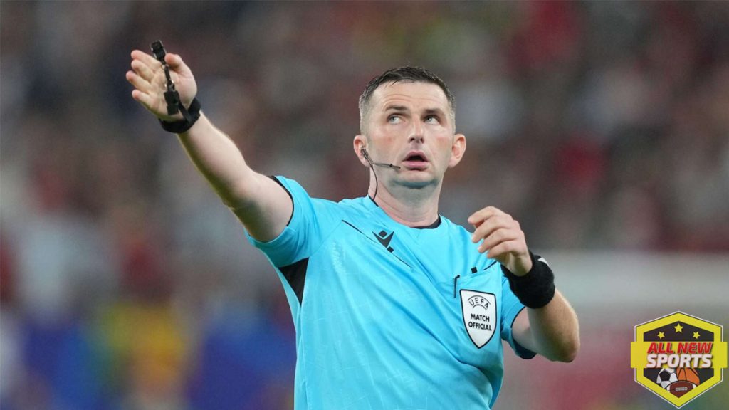 Michael Oliver Dikenai Sanksi Usai Insiden Mateta di Piala FA!